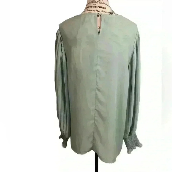 Vine & Love Large Green Silky Blouse with Accordian Puff Sleeves L/S NWT - Picture 2 of 8